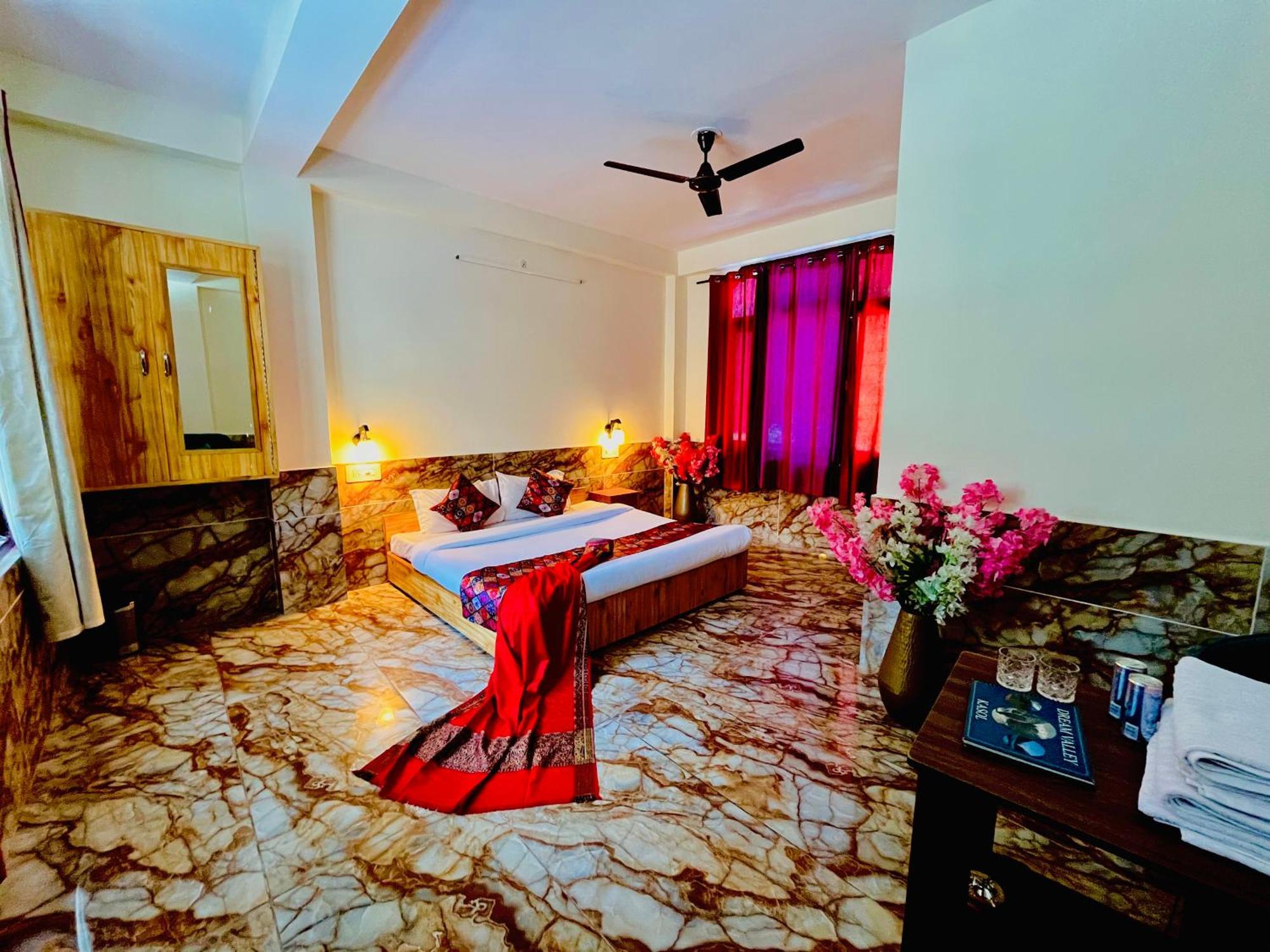 Hotel Dream Valley Kasol #Near Mall Road #River View #Parking #Gaming Zone #Open Terrace #Restaurant Екстериор снимка